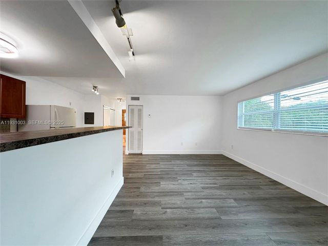 363 Washington Ave 25, Miami Beach, FL 33139