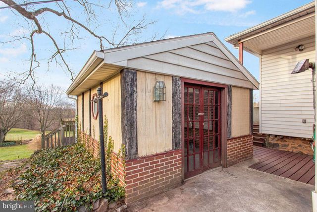 850 IRISHTOWN RD, New Oxford, PA 17350