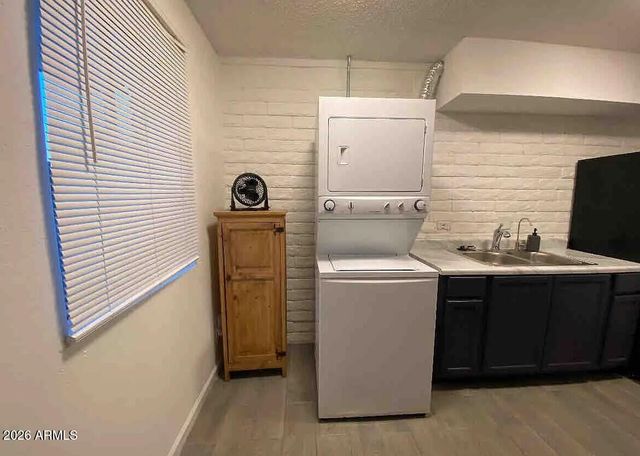 7031 N 80TH Avenue, Glendale, AZ 85303