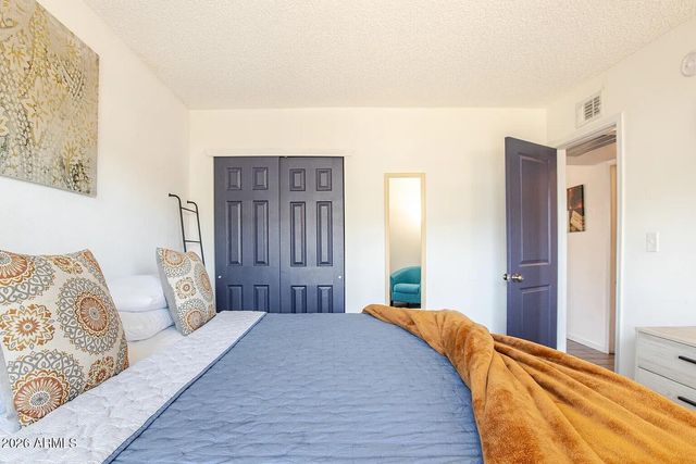 7031 N 80TH Avenue, Glendale, AZ 85303