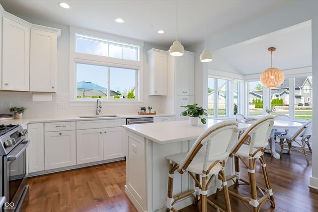 10472 Lower Garden Way, Zionsville, IN 46077