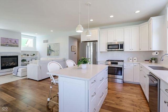 10472 Lower Garden Way, Zionsville, IN 46077