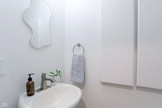 10472 Lower Garden Way, Zionsville, IN 46077