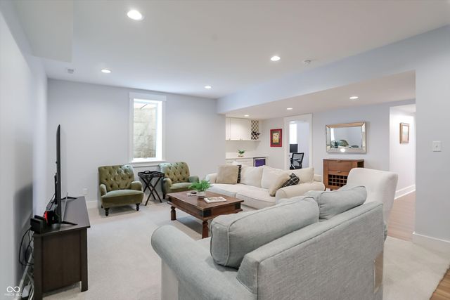 10472 Lower Garden Way, Zionsville, IN 46077