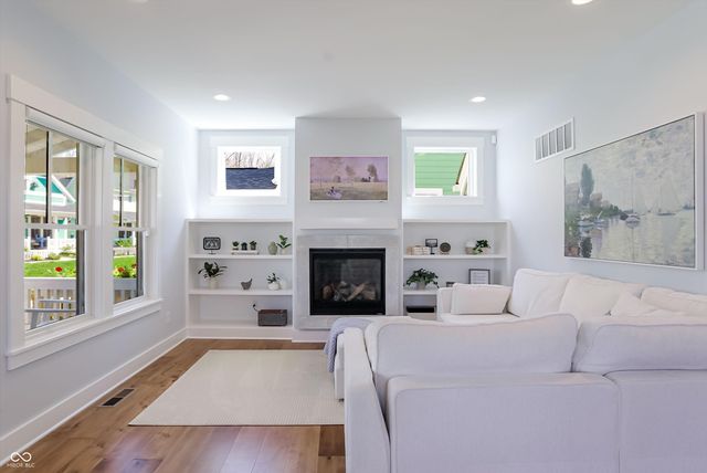 10472 Lower Garden Way, Zionsville, IN 46077