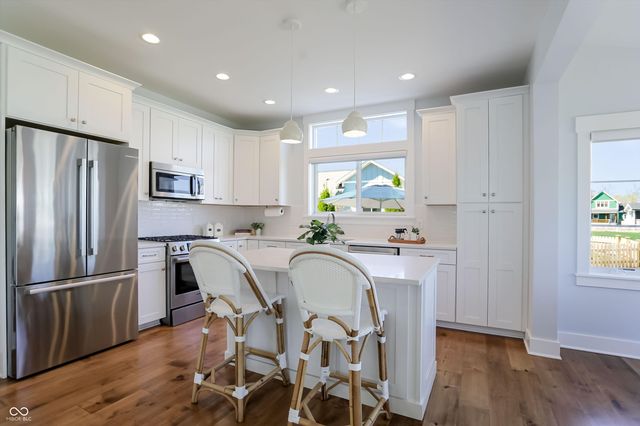 10472 Lower Garden Way, Zionsville, IN 46077