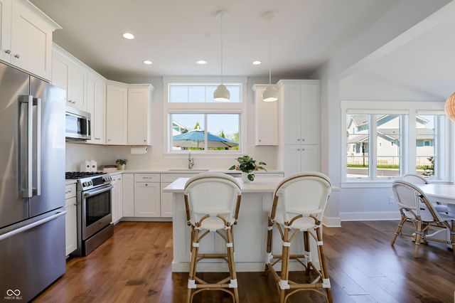 10472 Lower Garden Way, Zionsville, IN 46077