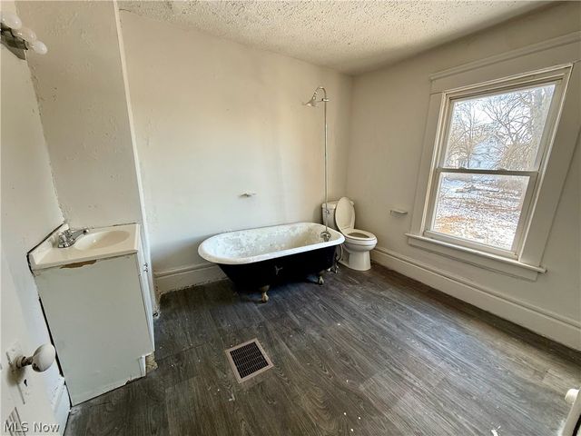 839 Kenyon Street, Akron, OH 44311