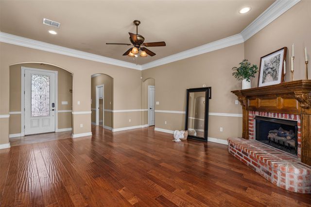 407 Carnaby Court, Bossier City, LA 71111