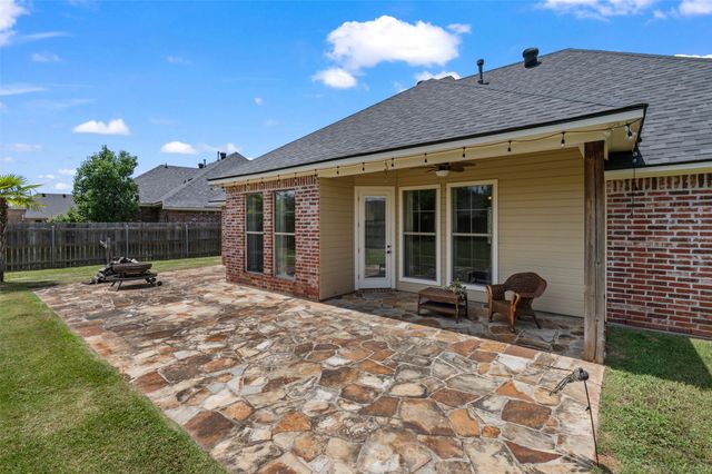 407 Carnaby Court, Bossier City, LA 71111