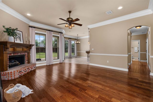 407 Carnaby Court, Bossier City, LA 71111