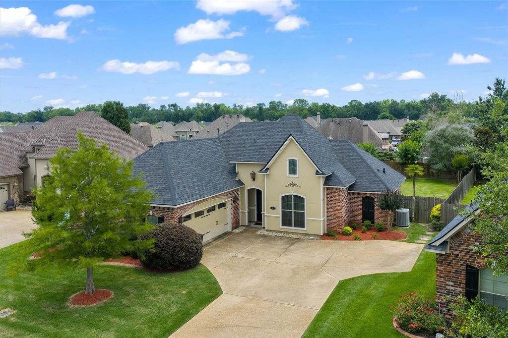 407 Carnaby Court, Bossier City, LA 71111