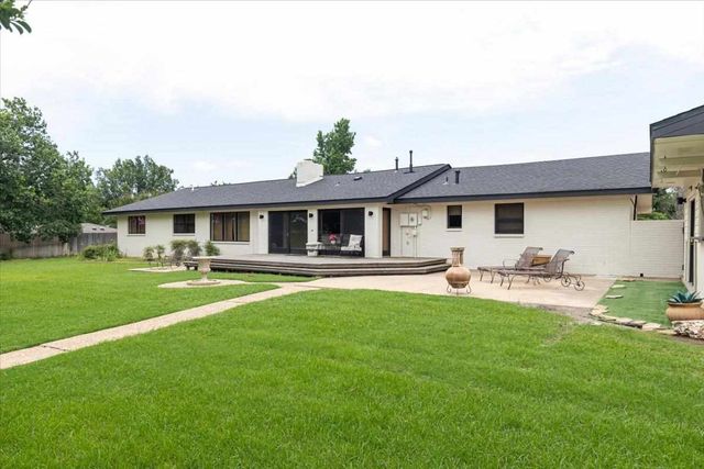 156 NW 36th St, Lawton, OK 73505