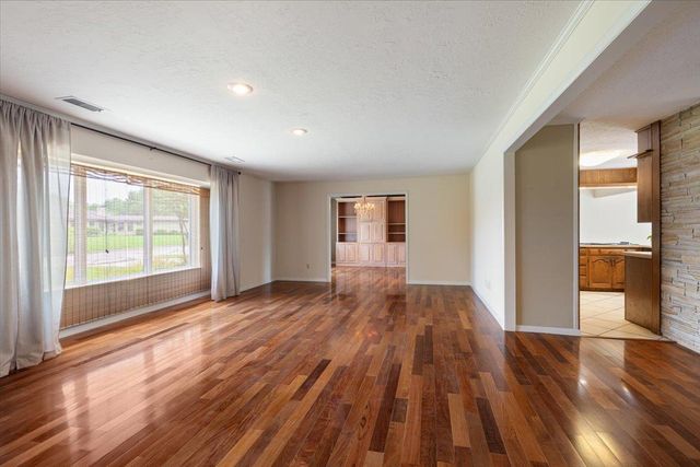 156 NW 36th St, Lawton, OK 73505