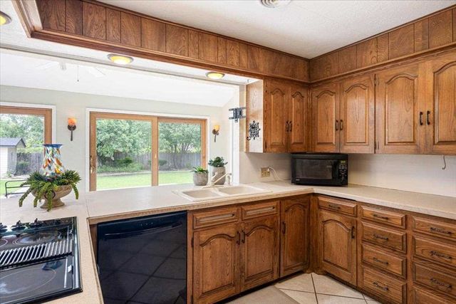 156 NW 36th St, Lawton, OK 73505