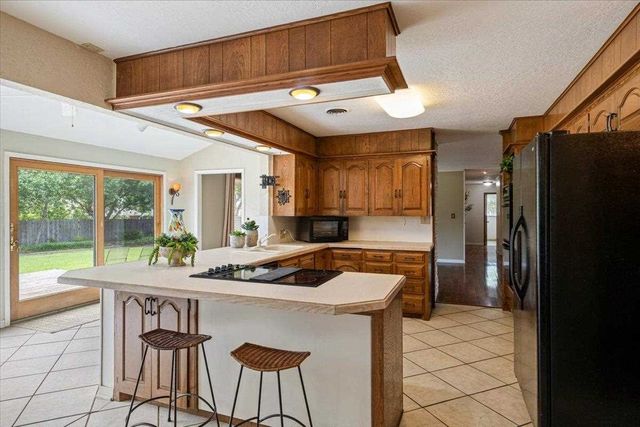 156 NW 36th St, Lawton, OK 73505