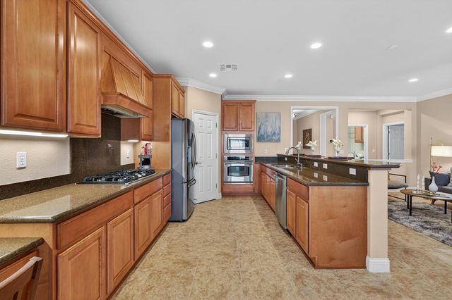 2379 Pepper Tree Ln, Manteca, CA 95336