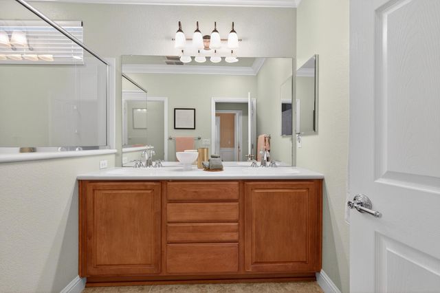 2379 Pepper Tree Ln, Manteca, CA 95336