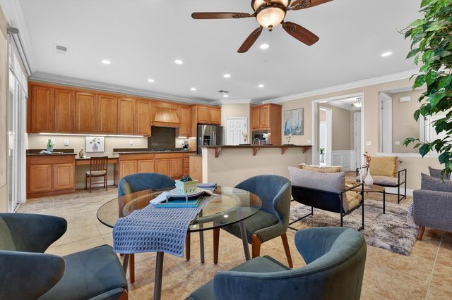 2379 Pepper Tree Ln, Manteca, CA 95336