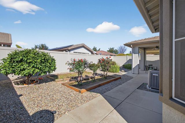 2379 Pepper Tree Ln, Manteca, CA 95336