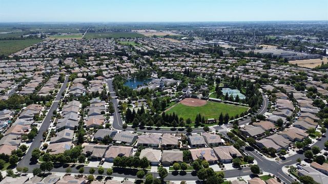 2379 Pepper Tree Ln, Manteca, CA 95336