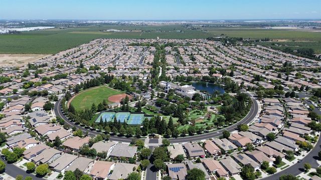 2379 Pepper Tree Ln, Manteca, CA 95336