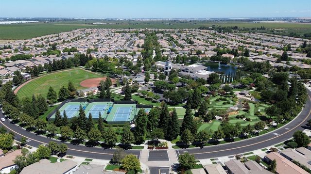 2379 Pepper Tree Ln, Manteca, CA 95336