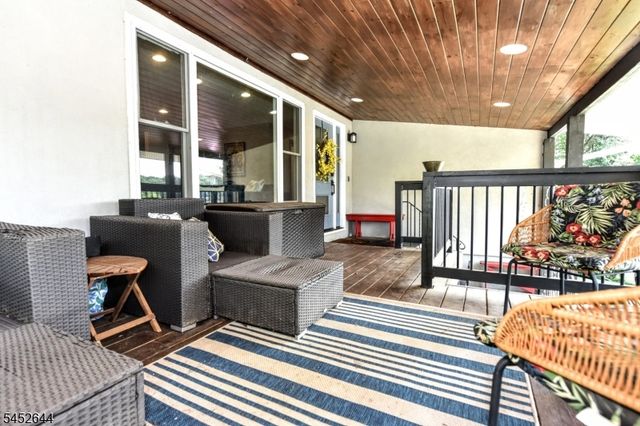 454 Skyline Lake Dr, Ringwood Boro, NJ 07456