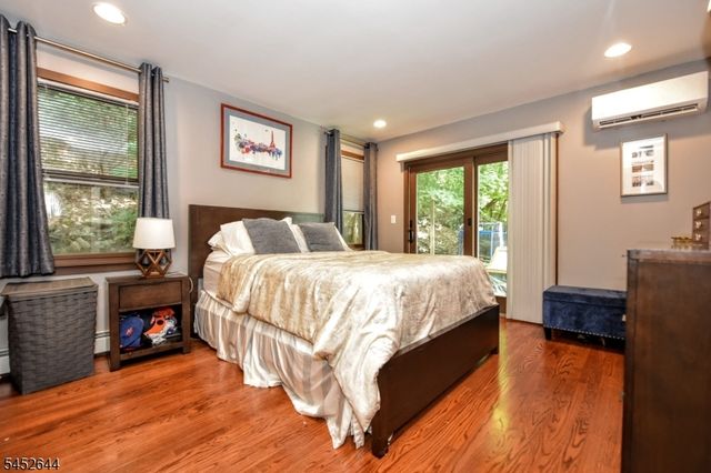 454 Skyline Lake Dr, Ringwood Boro, NJ 07456
