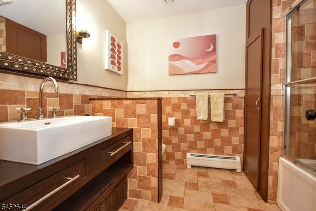 454 Skyline Lake Dr, Ringwood Boro, NJ 07456