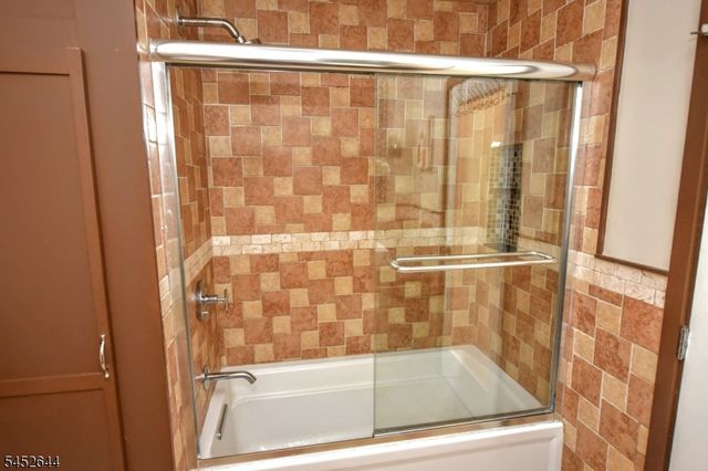 454 Skyline Lake Dr, Ringwood Boro, NJ 07456