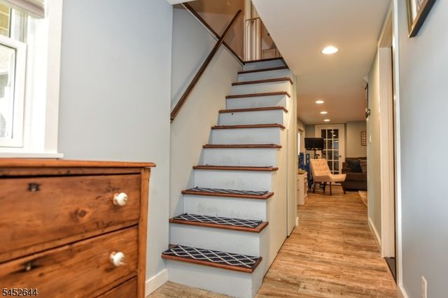 454 Skyline Lake Dr, Ringwood Boro, NJ 07456