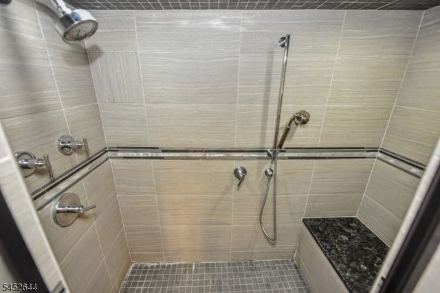 454 Skyline Lake Dr, Ringwood Boro, NJ 07456