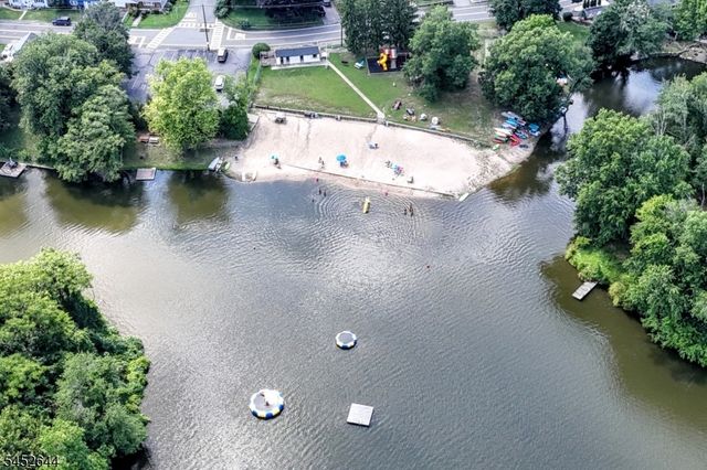 454 Skyline Lake Dr, Ringwood Boro, NJ 07456