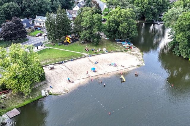 454 Skyline Lake Dr, Ringwood Boro, NJ 07456