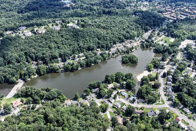454 Skyline Lake Dr, Ringwood Boro, NJ 07456
