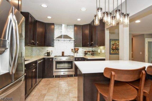 454 Skyline Lake Dr, Ringwood Boro, NJ 07456