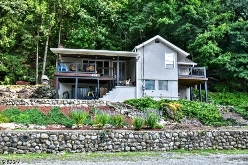 454 Skyline Lake Dr, Ringwood Boro, NJ 07456