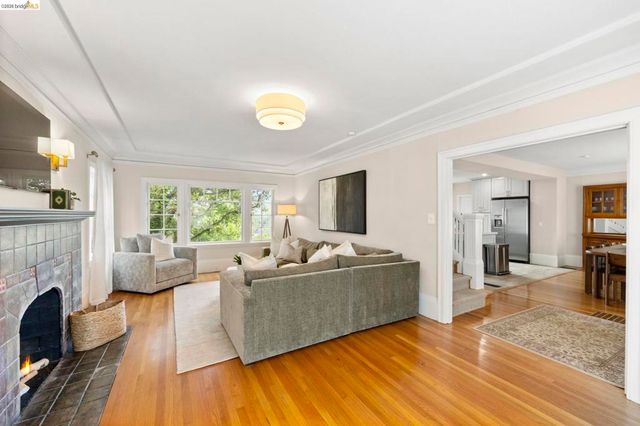 828 Alma Pl, Oakland, CA 94610