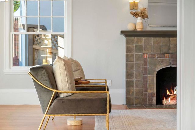 828 Alma Pl, Oakland, CA 94610