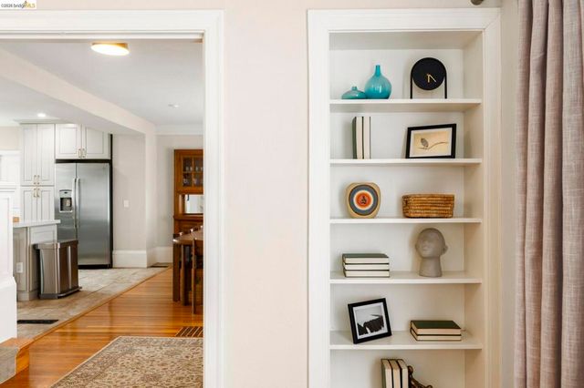 828 Alma Pl, Oakland, CA 94610