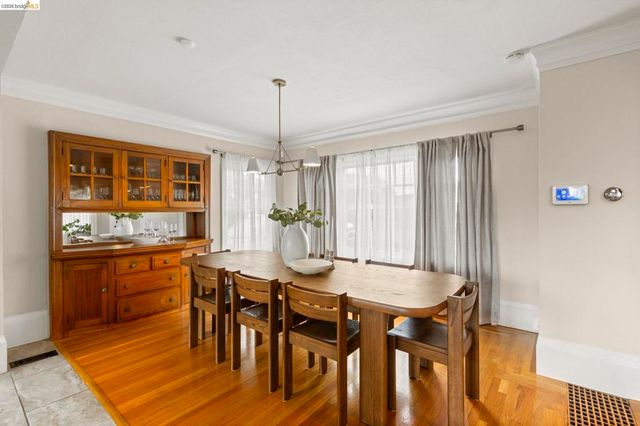 828 Alma Pl, Oakland, CA 94610