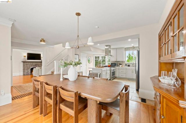 828 Alma Pl, Oakland, CA 94610