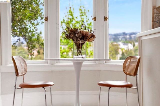 828 Alma Pl, Oakland, CA 94610