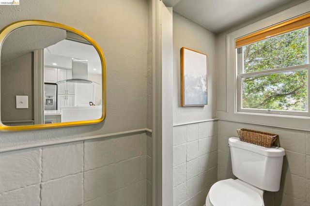 828 Alma Pl, Oakland, CA 94610