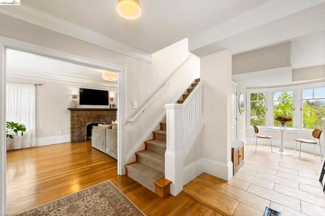 828 Alma Pl, Oakland, CA 94610