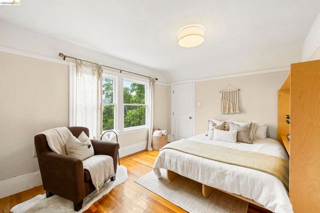 828 Alma Pl, Oakland, CA 94610