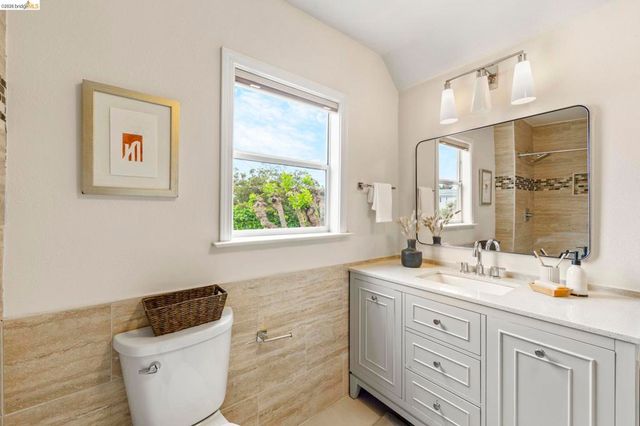 828 Alma Pl, Oakland, CA 94610