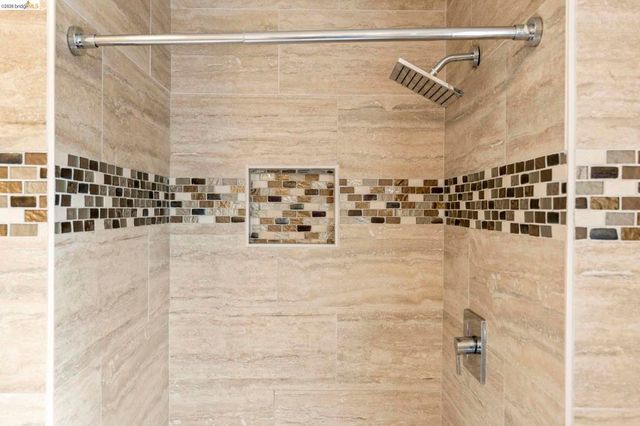 828 Alma Pl, Oakland, CA 94610