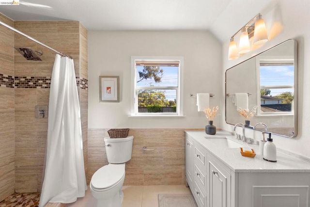 828 Alma Pl, Oakland, CA 94610